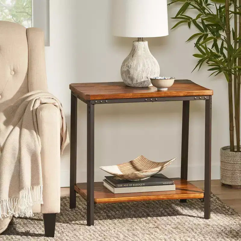 Table d'appoint rustique en bois et métal avec étagère de rangement