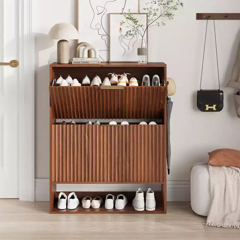 Meuble à chaussures cannelé de 80 cm avec 2 tiroirs abattants et crochets latéraux, organisateur de rangement étroit et réglable pour entrée avec étagère inférieure ouverte
