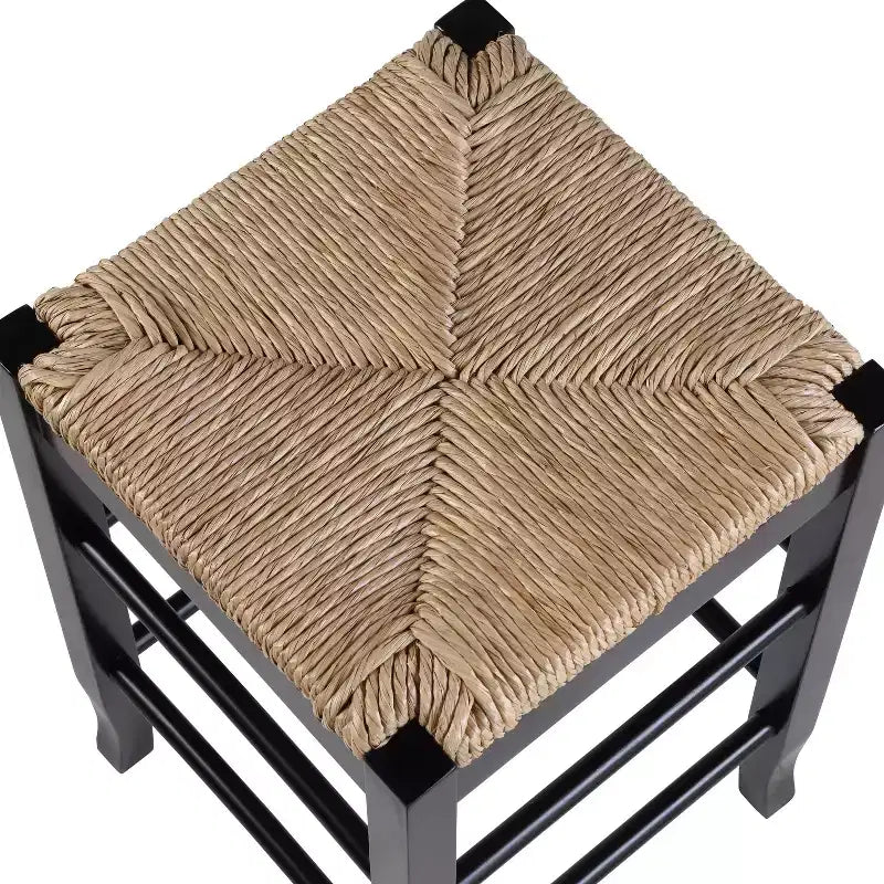 Tabouret de bar en bois massif à hauteur de comptoir avec assise en paille tressée, noir