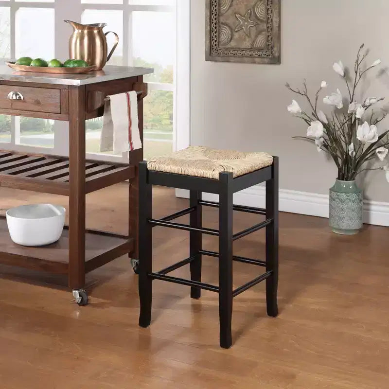 Tabouret de bar en bois massif à hauteur de comptoir avec assise en paille tressée, noir