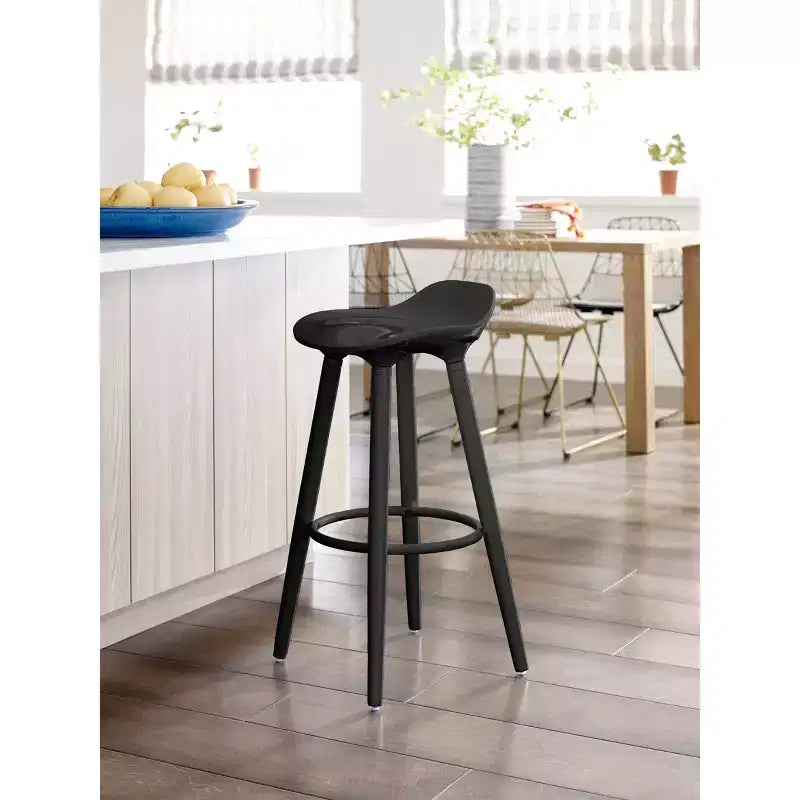 Tabouret de bar noir : d'inspiration vintage, dossier bas, pieds en bois, hauteur fixe