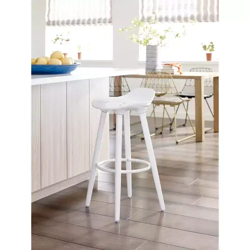 Tabouret de bar noir : d'inspiration vintage, dossier bas, pieds en bois, hauteur fixe